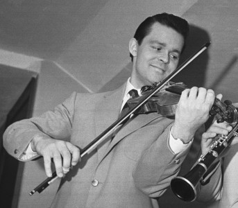 danish jazz violonist svend asmussen dies aged 100