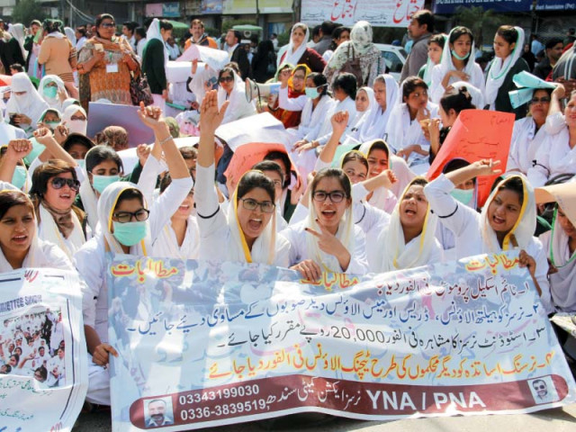 nursing staff and members of young nurses association and provincial nurses association protest outside karachi press club on tuesday photo ayesha mir express nursing staff and members of young nurses association and provincial nurses association protest outside karachi press club on tuesday photo ayesha mir express