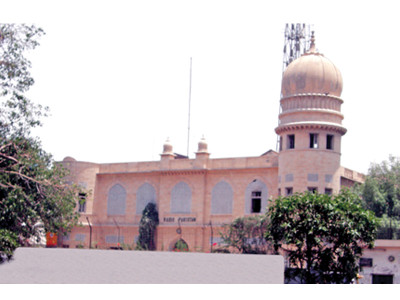 400 radio pakistan employees paid below minimum wage