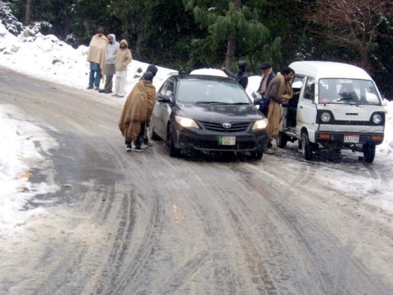 vendors negotiate prices for tyre chains photo muhammad sadaqat express