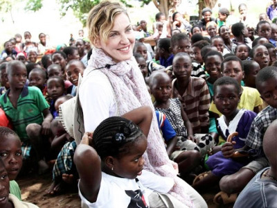 madonna adopts twin girls from malawi