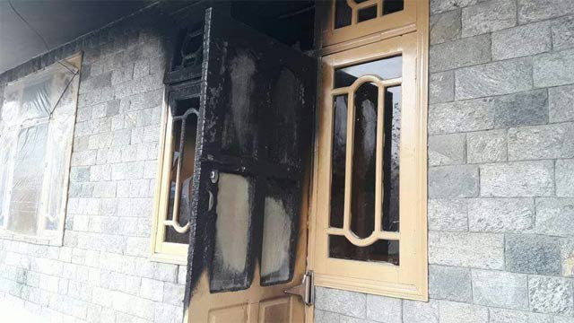 before leaving the premises suspects set the main gate of the house on fire photo express before leaving the premises suspects set the main gate of the house on fire photo express
