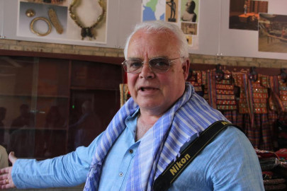 let us re excavate moen jo daro urges archaeologist