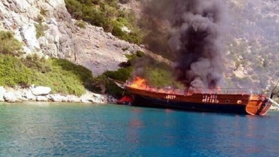 bangladesh ferry fire kills at least 30