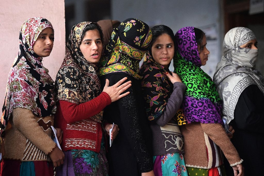muslim women queue to cast their votes at a polling station in muzaffarnagar india 039 s uttar pradesh state on february 11 2017 photo afp