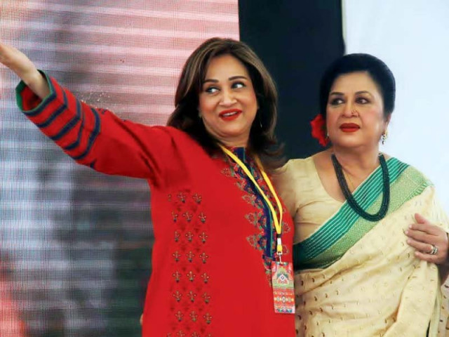 bushra ansari greets shabnam as she arrives at the session amid a standing ovation bushra ansari greets shabnam as she arrives at the session amid a standing ovation