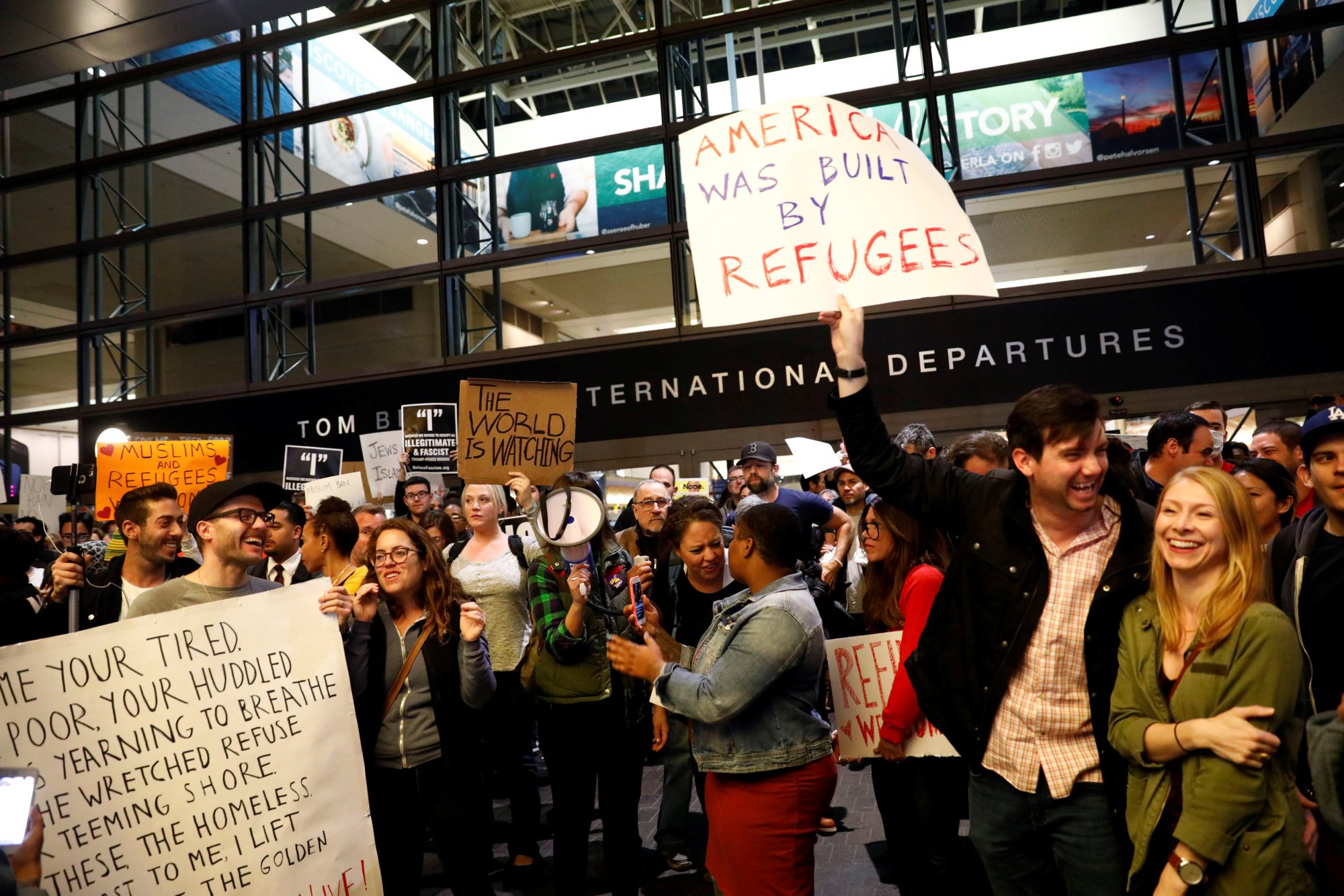 people protest against us president donald trump 039 s travel ban on muslim majority countries at the international terminal at los angeles international airport lax in los angeles california u s january 28 2017 photo reuters