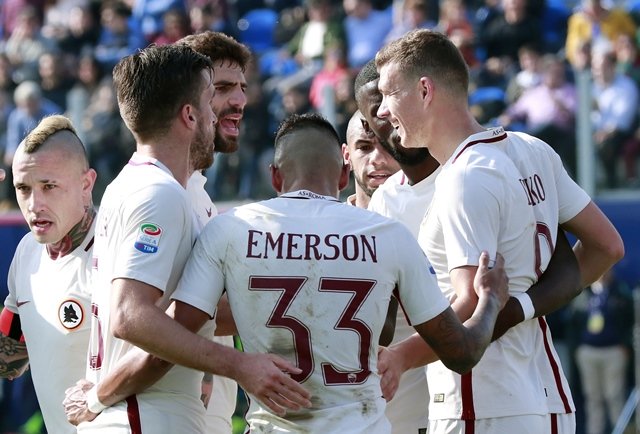 roma 039 s bosnian forward edin dzeko r celebrates with teammates after scoring during the italian serie a football match fc crotone vs as roma on february 12 2017 at the ezio scida stadium in crotone photo afp