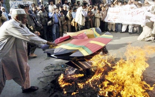 pakistani protesters burn kites during a protest against the use of metal strings in kite competitions photo getty pakistani protesters burn kites during a protest against the use of metal strings in kite competitions photo getty