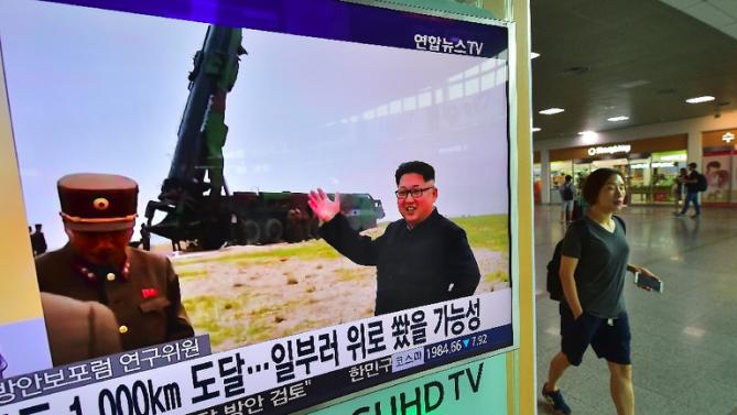 news of north korea 039 s latest musudan missile test is broadcast at a railway station in seoul on june 23 2016 photo afp