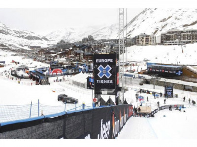 at least four killed in avalanche at french skiing station at least four killed in avalanche at french skiing station