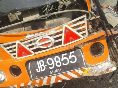 5 killed as bus overturns on karachi s national highway 5 killed as bus overturns on karachi s national highway