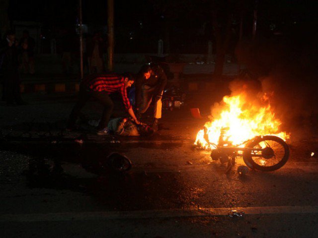 people check the condition of a victim after a blast in lahore pakistan february 13 2017 photo reuters