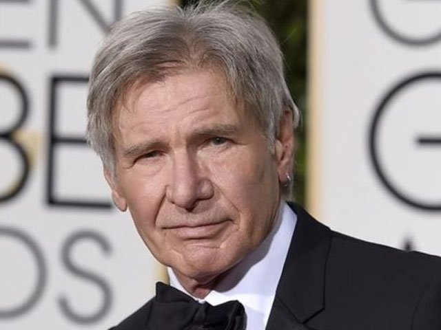 harrison ford flew over passenger plane while accidentally landing on taxi way