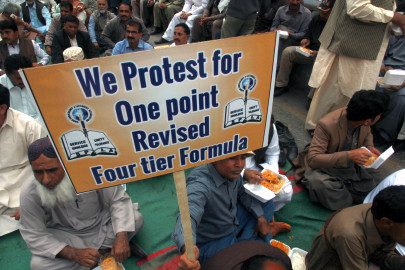 sindh teachers hold sit in to demand promotions sindh teachers hold sit in to demand promotions