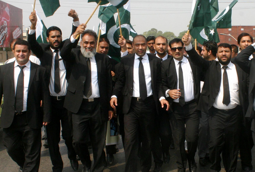 lawyers should cooperate with policemen deployed at gates of district courts to avoid such gory incidents photo agha mehroz express