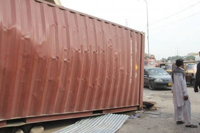 gas container overturns gas container overturns