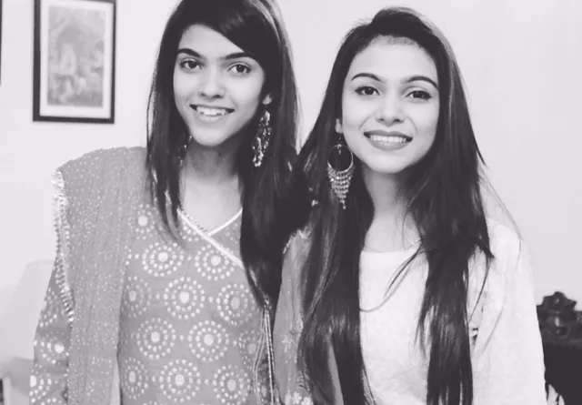 zara khan l and zoya khan r photo zoya khan zara khan l and zoya khan r photo zoya khan