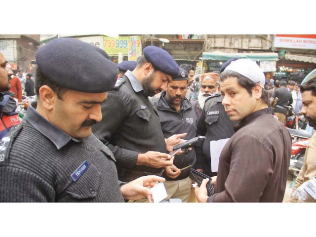policemen check the credentials of a man during a search operation in hall road area photo nni policemen check the credentials of a man during a search operation in hall road area photo nni