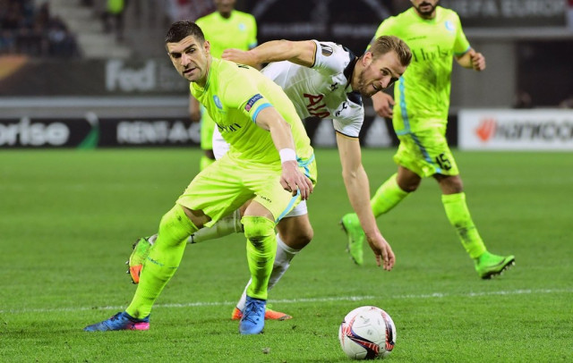 harry kane r and stefan mitrovic vie for the ball at the ghelamco arena on february 16 2017 photo afp harry kane r and stefan mitrovic vie for the ball at the ghelamco arena on february 16 2017 photo afp