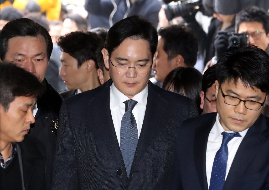 lee jae yong c samsung electronics vice chairman and the son of samsung group chairman lee kun hee arrives at the court for a hearing to review the issuing of his arrest warrant at the seoul central district court in seoul on february 16 2017 photo afp