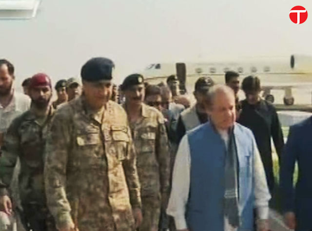 prime minister nawaz sharif and army chief general qamar javed bajwa arrive at a nawabshah hospital to visit sehwan blast victims on friday february 17 2017 screengrab