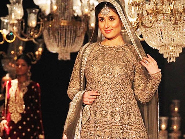 kareena kapoor khan in fashion show photo dna