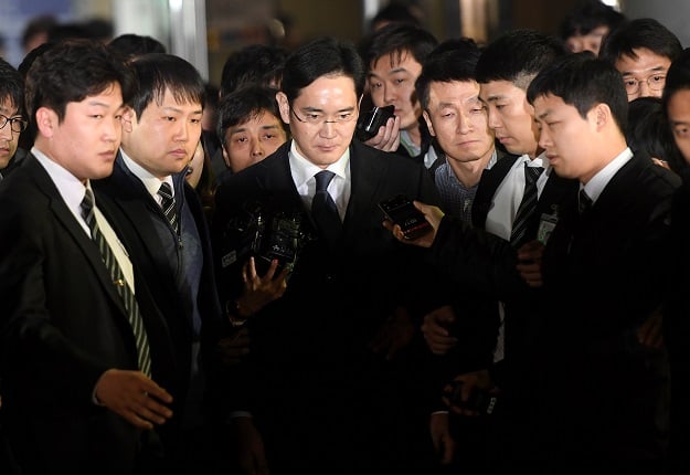 samsung group chief jay y lee leaves the seoul central district court in seoul south korea february 16 2017 picture taken on february 16 2017 photo reuters