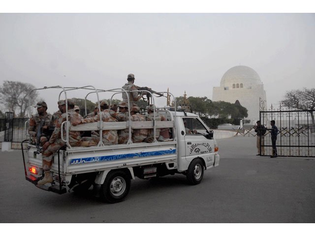 security beefed up at quaid e azam 039 s mausoleum in view of the security threats photo irfan ali express