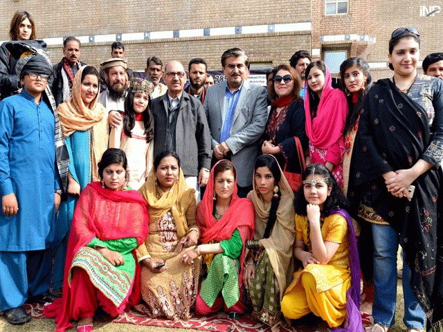 irfan siddiqui adviser to prime minister on national history and literary heritage in a group photo with students and artisans after the inauguration of three day heritage fest mela yaraan at pnca photo inp irfan siddiqui adviser to prime minister on national history and literary heritage in a group photo with students and artisans after the inauguration of three day heritage fest mela yaraan at pnca photo inp