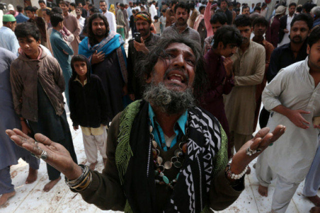 a man mourns the death of a relative who was killed in a suicide blast at the tomb of sufi saint syed usman marwandi also known as the lal shahbaz qalandar shrine on thursday evening in sehwan sharif pakistan 039 s southern sindh province february 17 2017 photo reuters a man mourns the death of a relative who was killed in a suicide blast at the tomb of sufi saint syed usman marwandi also known as the lal shahbaz qalandar shrine on thursday evening in sehwan sharif pakistan 039 s southern sindh province february 17 2017 photo reuters