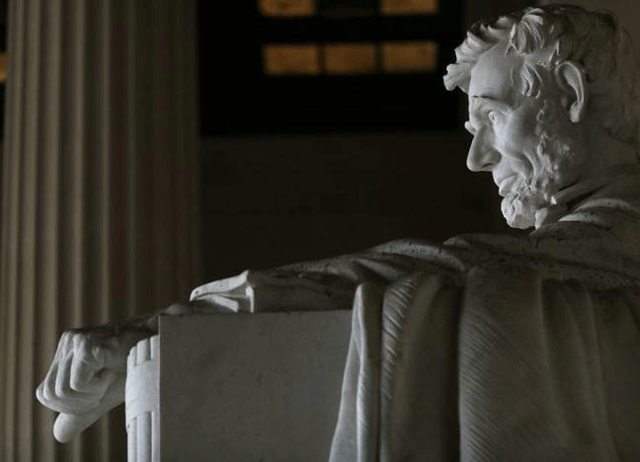 former us president abraham lincoln 039 s statue at the lincoln memorial is seen in washington march 27 2015 photo reuters