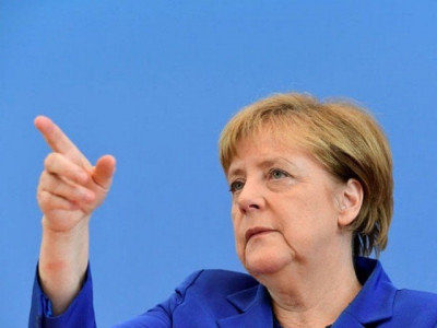 germany s merkel wants to discuss cyber attacks with russia