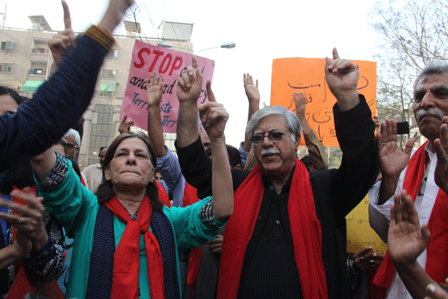 karachi performs dhamal in solidarity with sehwan blast victims