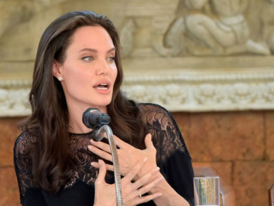 angelina jolie unveils khmer rouge film in second home cambodia angelina jolie unveils khmer rouge film in second home cambodia