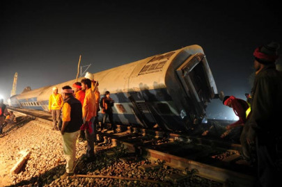 railway accident traffic between sindh punjab suspended