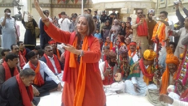 sheema kermani performing dhamaal at sehwan sharif photo rashid laghari sindh express