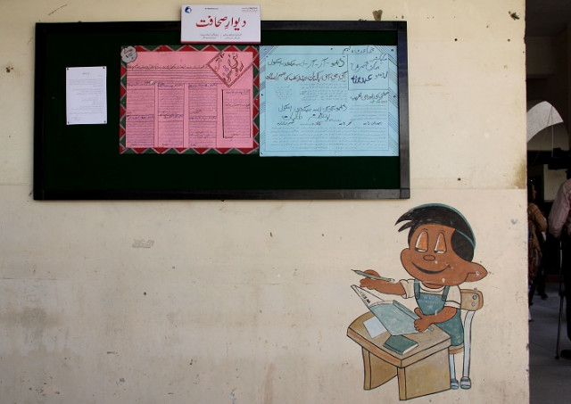 dewar e sahafat has been setup in the school premises where students exhibit their work related to journalism photo ayesha mir express dewar e sahafat has been setup in the school premises where students exhibit their work related to journalism photo ayesha mir express