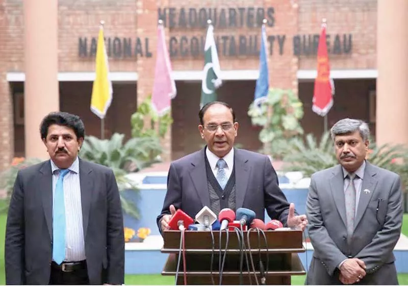 nab chairman qamar zaman chaudhry speaks to officials photo online nab chairman qamar zaman chaudhry speaks to officials photo online