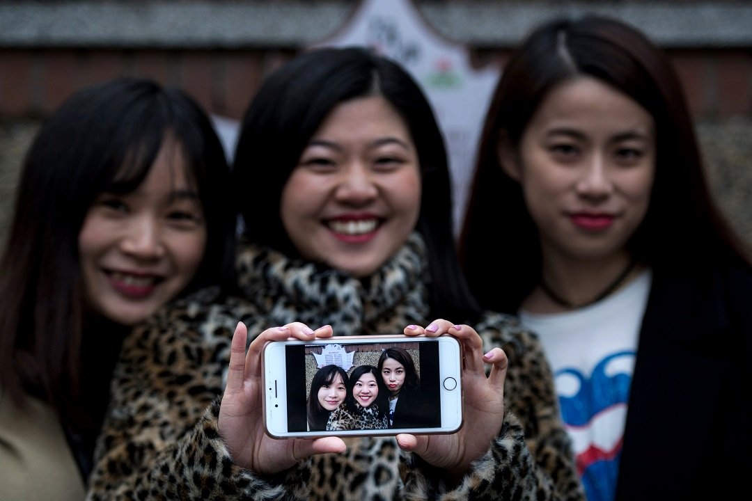 with more than 450 million active china users meitu is now also gaining traction abroad photo afp