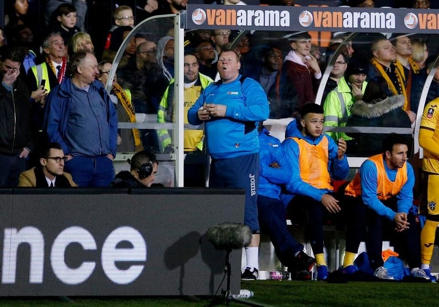 sutton united 039 s substitute wayne shaw eats a pie during the match against arsenal on february 20 2017 photo afp