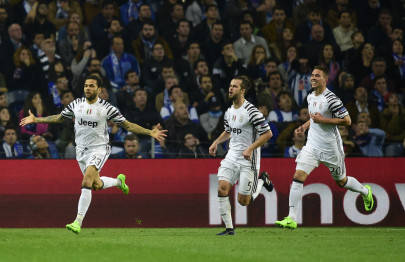 pjaca alves see juve past 10 man porto