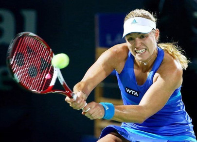 happy kerber into dubai semis stays on target for top spot