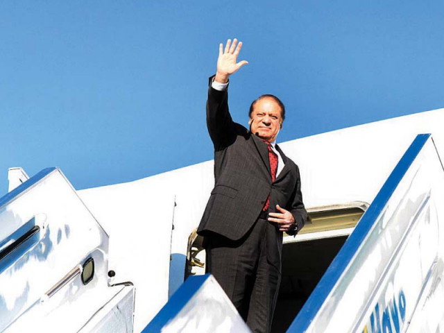 premier nawaz waves as he boards the return flight to pakistan photo app premier nawaz waves as he boards the return flight to pakistan photo app