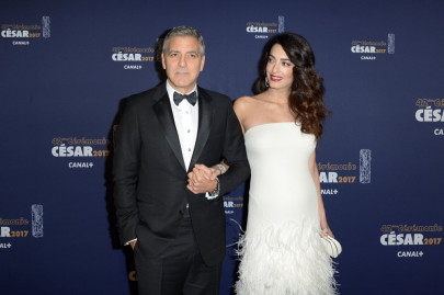 amal clooney debuts her baby bump amal clooney debuts her baby bump