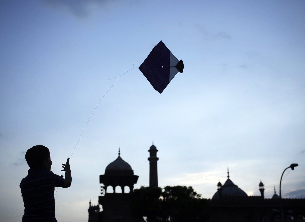 man injured by kite string