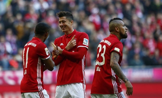 bayern munich 039 s robert lewandowski celebrates his second goal v hamburg sv photo reuters