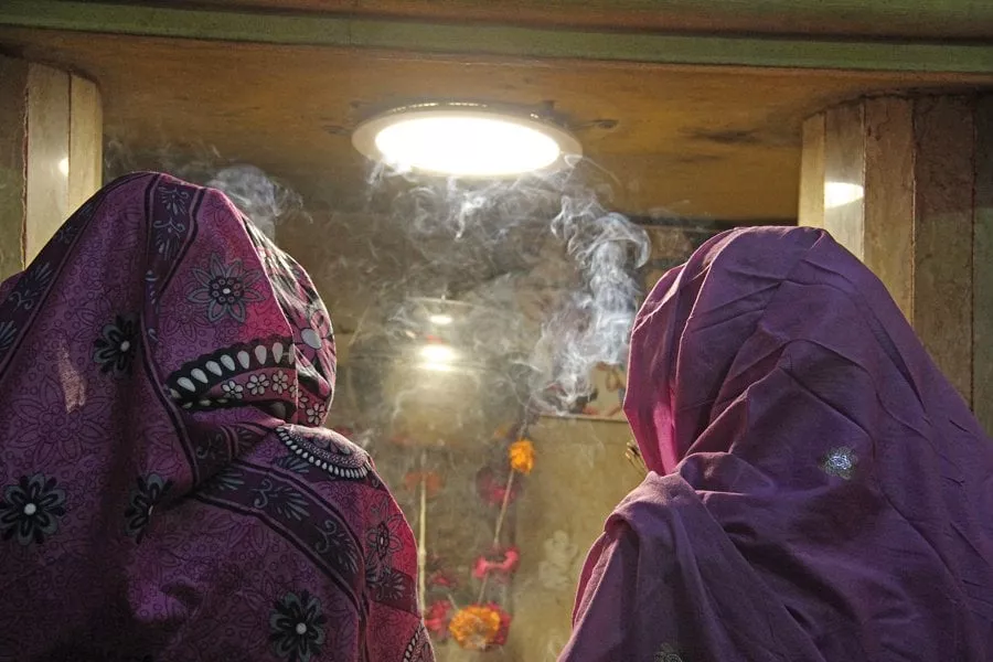two hindu women offer prayers to lord shiva at the swami narayan mandir on thursday on the occasion of maha shivratri photo ayesha mir express two hindu women offer prayers to lord shiva at the swami narayan mandir on thursday on the occasion of maha shivratri photo ayesha mir express