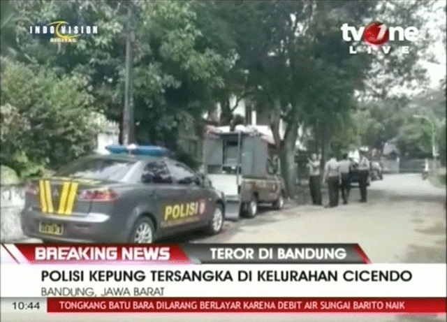 a still image from video shows police personnel along a street after an explosion at a government building in bandung city indonesia february 27 2017 photo reuters a still image from video shows police personnel along a street after an explosion at a government building in bandung city indonesia february 27 2017 photo reuters