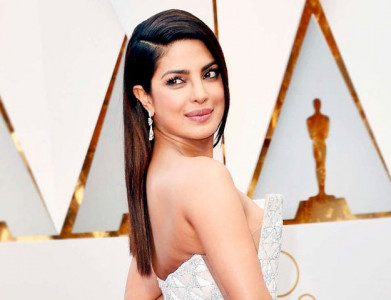 oscars 2017 priyanka chopra shows up in white looking like kaju katli